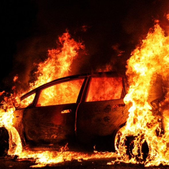 保险公司是否需为汽车自燃事故承担赔偿责任？